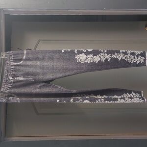 Denim look leggings, No Pockets, no Zipper pull on